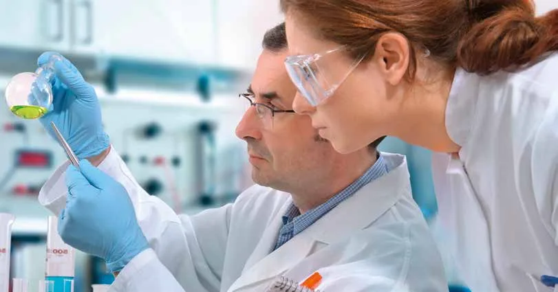 Especialistas en un laboratorio